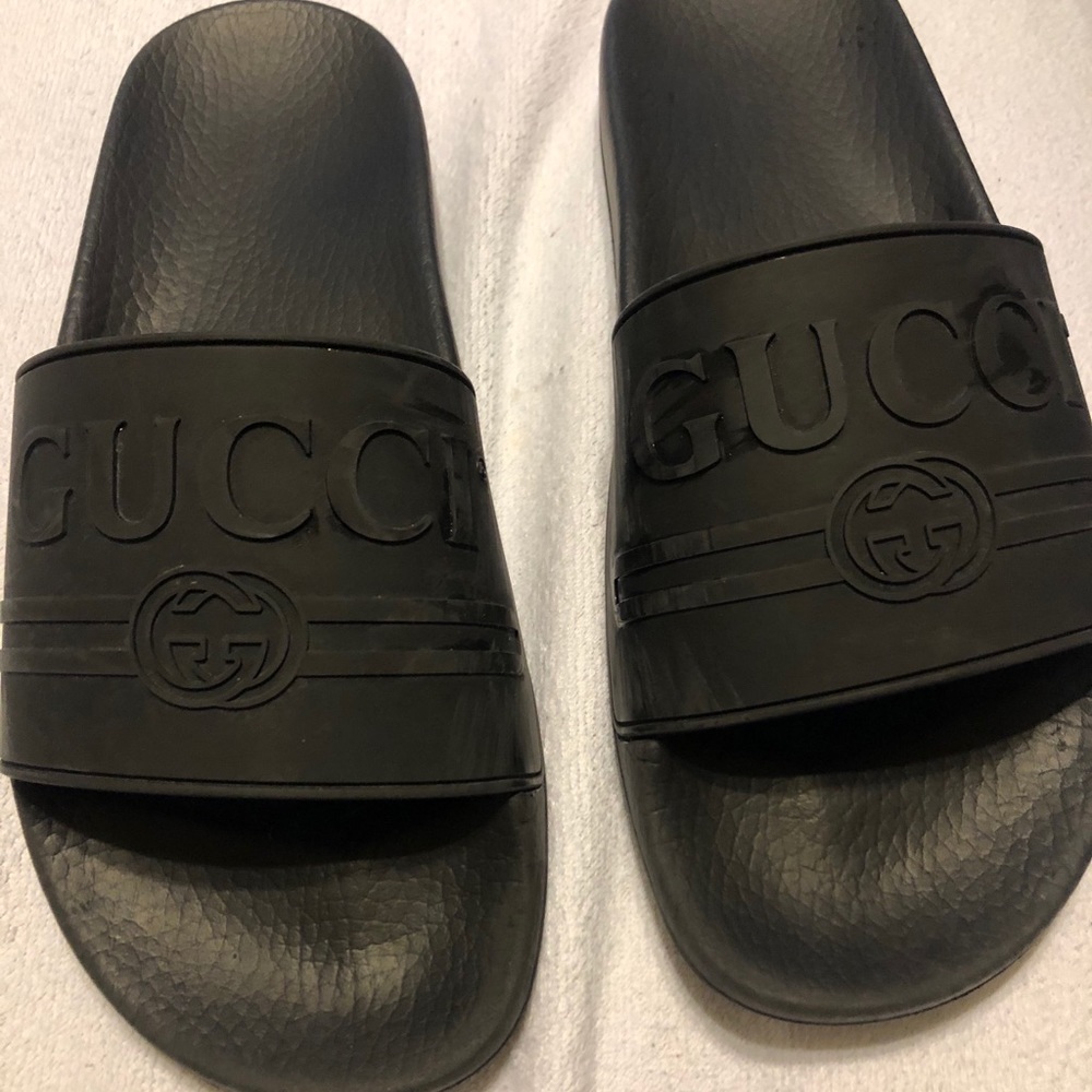 Women’s Black authentic Gucci rubber slides